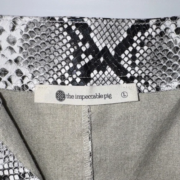 Snakeskin Print Faux Leather Mini Skirt - Picture 4 of 4